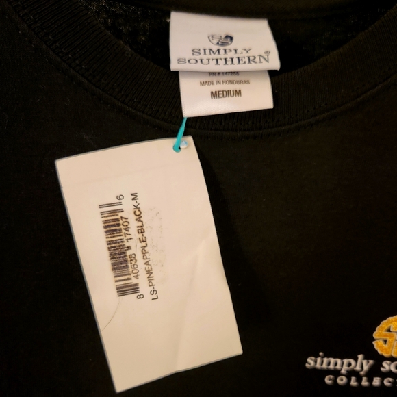 NWT Women's medium black with gold pineapples Simply Southern long sleeve tee - Picture 6 of 7
